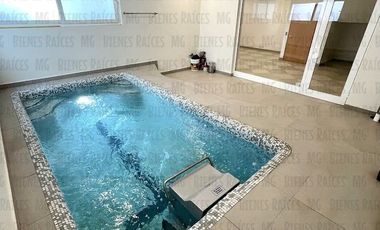 Casa en Venta en Sierra Alta con Recámara en PLANTA BAJA con baño completo, ALBERCA y terraza con increíbles vistas!