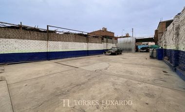 VENTA DE LOCAL COMERCIAL DE 437M2 EN EL OVALO DE HUACHO