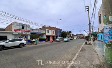 VENTA DE LOCAL COMERCIAL DE 437M2 EN EL OVALO DE HUACHO