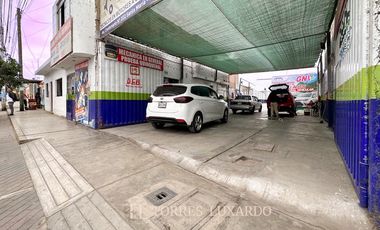 VENTA DE LOCAL COMERCIAL DE 437M2 EN EL OVALO DE HUACHO