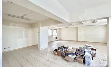 Se vende amplia oficina EX CONSERVADOR DE CURICÓ, Edificio Montt