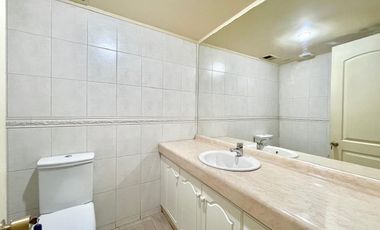 Se vende amplia oficina EX CONSERVADOR DE CURICÓ, Edificio Montt