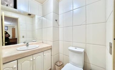 Se vende amplia oficina EX CONSERVADOR DE CURICÓ, Edificio Montt