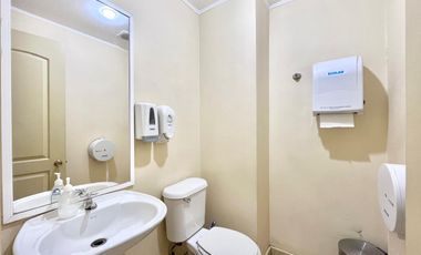 Se vende amplia oficina EX CONSERVADOR DE CURICÓ, Edificio Montt
