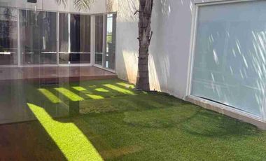 CASA DE UNA PLANTA EN RENTA AMUEBLADA EN EL BOSQUE COUNTRY CLUB