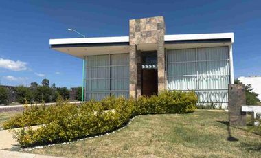 CASA DE UNA PLANTA EN RENTA AMUEBLADA EN EL BOSQUE COUNTRY CLUB