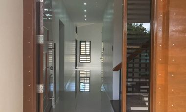 FOUR BEDROOM HOUSE IN SAN FERNANDO NEAR MALL FOR RENT