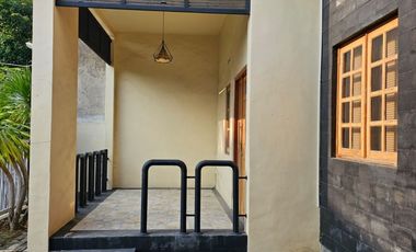 Rumah model Villa 2 Lantai Semi Furnished Perumahan Bukit Randu Agung Indah Gresik