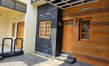 Rumah model Villa 2 Lantai Semi Furnished Perumahan Bukit Randu Agung Indah Gresik