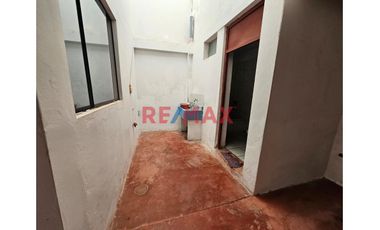 Casa Como Terreno De 160 M2 En Ancón