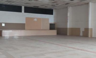 Venta Edificio de 2 Pisos, Tiene Oficinas, 6 Bodegas. Área 13.238,91 m² Via a Daule 5.5 Km