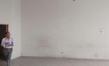Venta Edificio de 2 Pisos, Tiene Oficinas, 6 Bodegas. Área 13.238,91 m² Via a Daule 5.5 Km