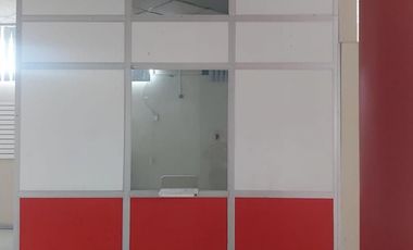 Venta Edificio de 2 Pisos, Tiene Oficinas, 6 Bodegas. Área 13.238,91 m² Via a Daule 5.5 Km
