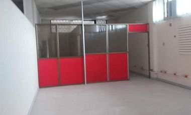 Venta Edificio de 2 Pisos, Tiene Oficinas, 6 Bodegas. Área 13.238,91 m² Via a Daule 5.5 Km