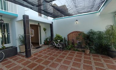 Casa amplia en Terranova De 4 recamaras y un estudio cuenta con terraza y área de asador