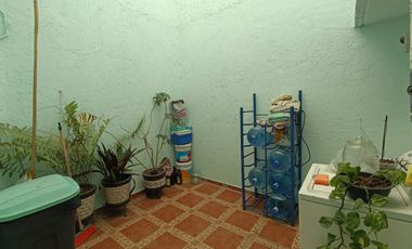 Casa amplia en Terranova De 4 recamaras y un estudio cuenta con terraza y área de asador