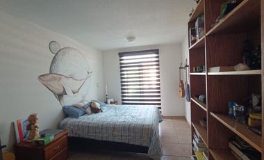 Casa amplia en Terranova De 4 recamaras y un estudio cuenta con terraza y área de asador