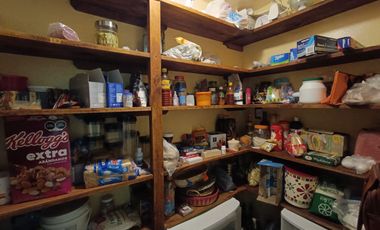 Casa amplia en Terranova De 4 recamaras y un estudio cuenta con terraza y área de asador
