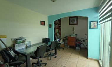 Casa amplia en Terranova De 4 recamaras y un estudio cuenta con terraza y área de asador