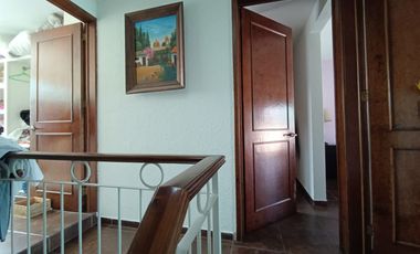 Casa amplia en Terranova De 4 recamaras y un estudio cuenta con terraza y área de asador