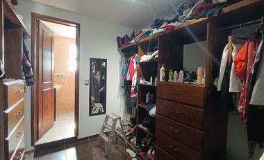 Casa amplia en Terranova De 4 recamaras y un estudio cuenta con terraza y área de asador