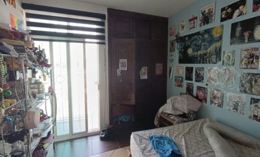 Casa amplia en Terranova De 4 recamaras y un estudio cuenta con terraza y área de asador