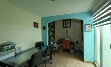 Casa amplia en Terranova De 4 recamaras y un estudio cuenta con terraza y área de asador
