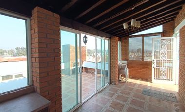 Casa amplia en Terranova De 4 recamaras y un estudio cuenta con terraza y área de asador