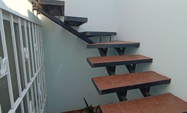 Casa amplia en Terranova De 4 recamaras y un estudio cuenta con terraza y área de asador