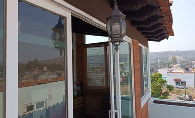 Casa amplia en Terranova De 4 recamaras y un estudio cuenta con terraza y área de asador