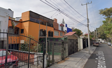 ¡¡Invierte Inteligente, Compra en Remate !! Venta de Hermosa Casa en Exclusiva Zona, Col. Coapa, CDMX.