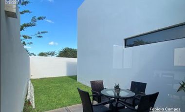 Casa de 3 recámaras en venta, en Privada Residencial con amenidades en Conkal, Yucatán - Entrega noviembre 2024
