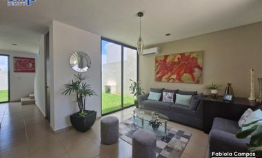 Casa de 2 pisos y 2 recámaras en privada residencial en Caucel - Preventa