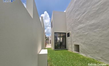 Casa de 2 pisos y 2 recámaras en privada residencial en Caucel - Preventa
