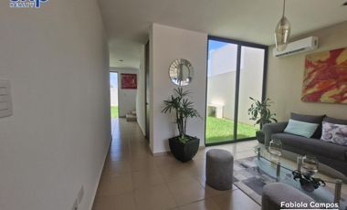 Casa de 2 pisos y 2 recámaras en privada residencial en Caucel - Preventa