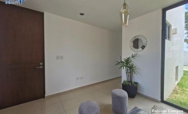 Casa de 2 pisos y 2 recámaras en privada residencial en Caucel - Preventa