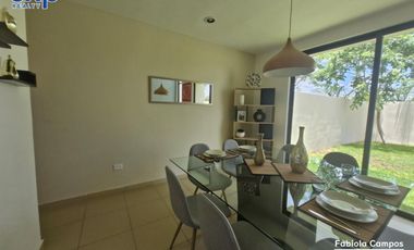 Casa de 2 pisos y 2 recámaras en privada residencial en Caucel - Preventa