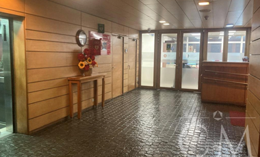 Depto con 5 oficinas en su interior , edificio   CCHC