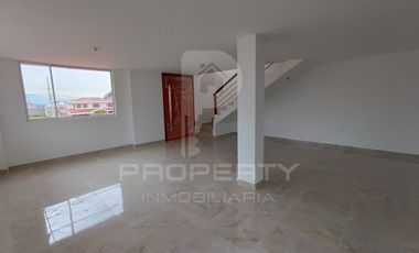 Casa con local comercial por estrenar 5 parqueaderos 3 dormitorios Cashapamba En venta valle chillos Casa con local comercial por estrenar.