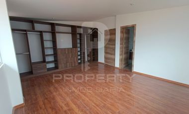 Casa con local comercial por estrenar 5 parqueaderos 3 dormitorios Cashapamba En venta valle chillos Casa con local comercial por estrenar.
