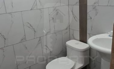Casa con local comercial por estrenar 5 parqueaderos 3 dormitorios Cashapamba En venta valle chillos Casa con local comercial por estrenar.