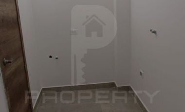 Casa con local comercial por estrenar 5 parqueaderos 3 dormitorios Cashapamba En venta valle chillos Casa con local comercial por estrenar.