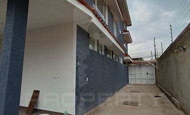 Casa con local comercial por estrenar 5 parqueaderos 3 dormitorios Cashapamba En venta valle chillos Casa con local comercial por estrenar.