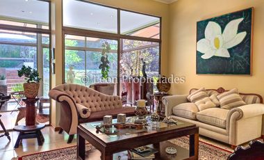 Leon Propiedades vende hermosa casa en Fundo Monterrey, Curacaví.