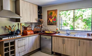 Leon Propiedades vende hermosa casa en Fundo Monterrey, Curacaví.