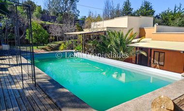 Leon Propiedades vende hermosa casa en Fundo Monterrey, Curacaví.