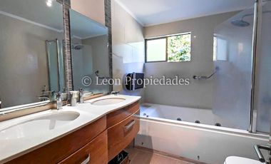 Leon Propiedades vende hermosa casa en Fundo Monterrey, Curacaví.