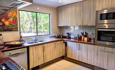 Leon Propiedades vende hermosa casa en Fundo Monterrey, Curacaví.