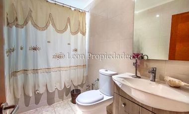 Leon Propiedades vende hermosa casa en Fundo Monterrey, Curacaví.