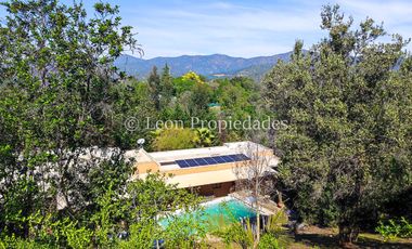 Leon Propiedades vende hermosa casa en Fundo Monterrey, Curacaví.